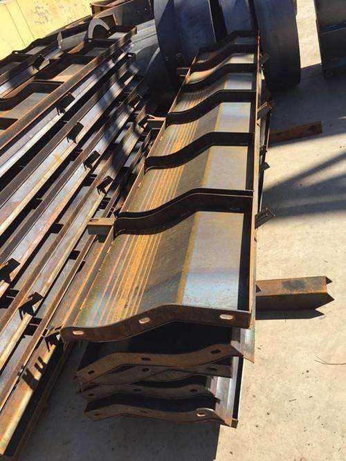 预制铁路遮板模具 高速F1遮板模具 水泥遮板钢模具 来贺 桥梁遮板钢模具 报价单